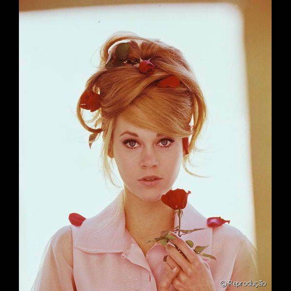 Geralmente, Jane Fonda usava a linha d'àgua delineada de branco ou nude, para dar a impressão de olho maior